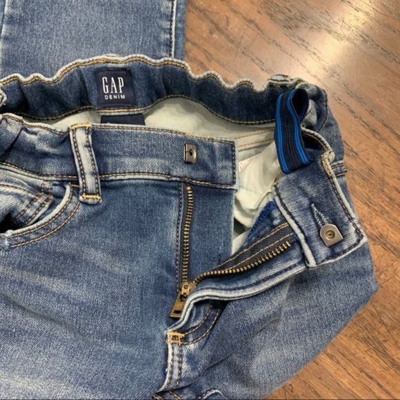 GAP Blue Jeans Classic Straight-Leg Style - Picture 4 of 8